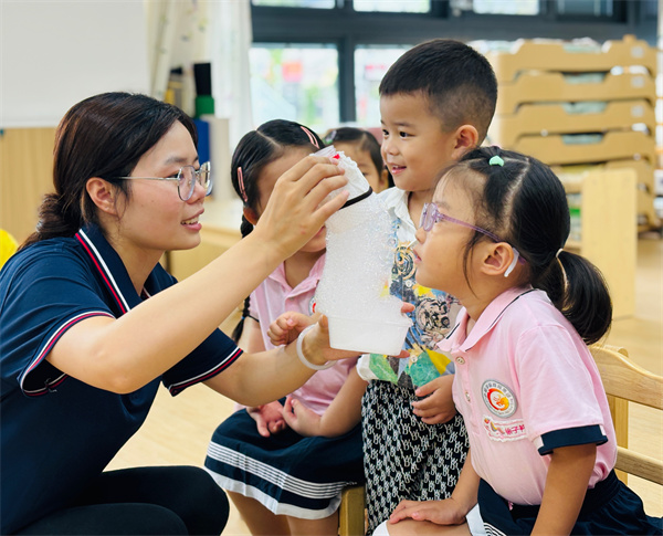 廬陽教育發(fā)展集團(tuán)童興融暢園：哇！泡泡